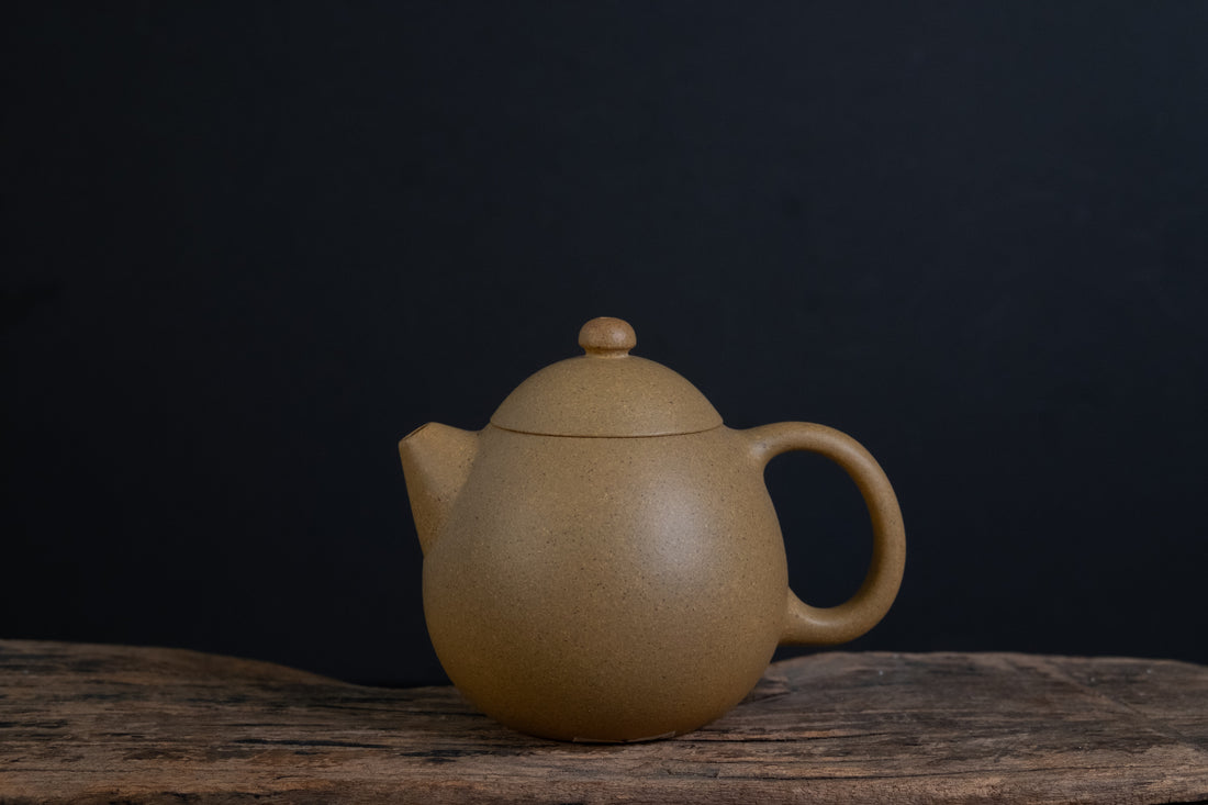 Handcrafted Yixing Teapot – Huángjīn Duàn