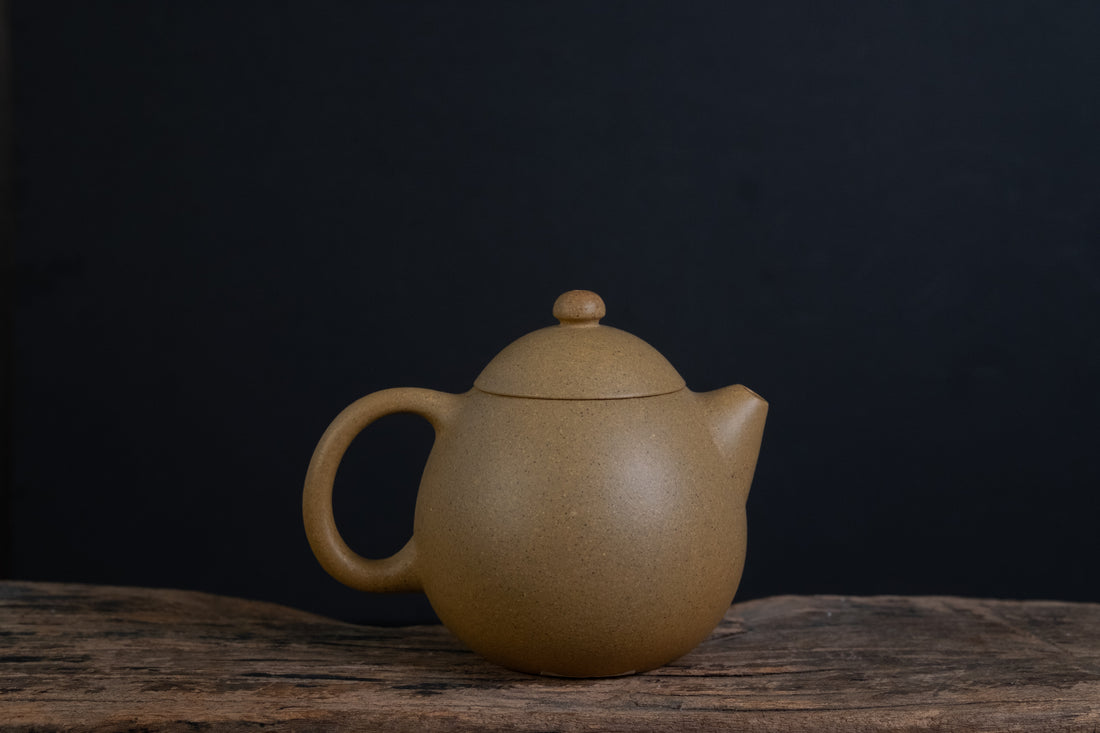 Handcrafted Yixing Teapot – Huángjīn Duàn