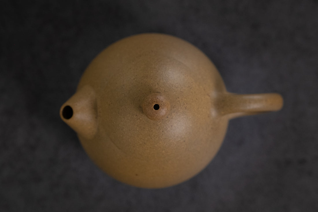 Handcrafted Yixing Teapot – Huángjīn Duàn