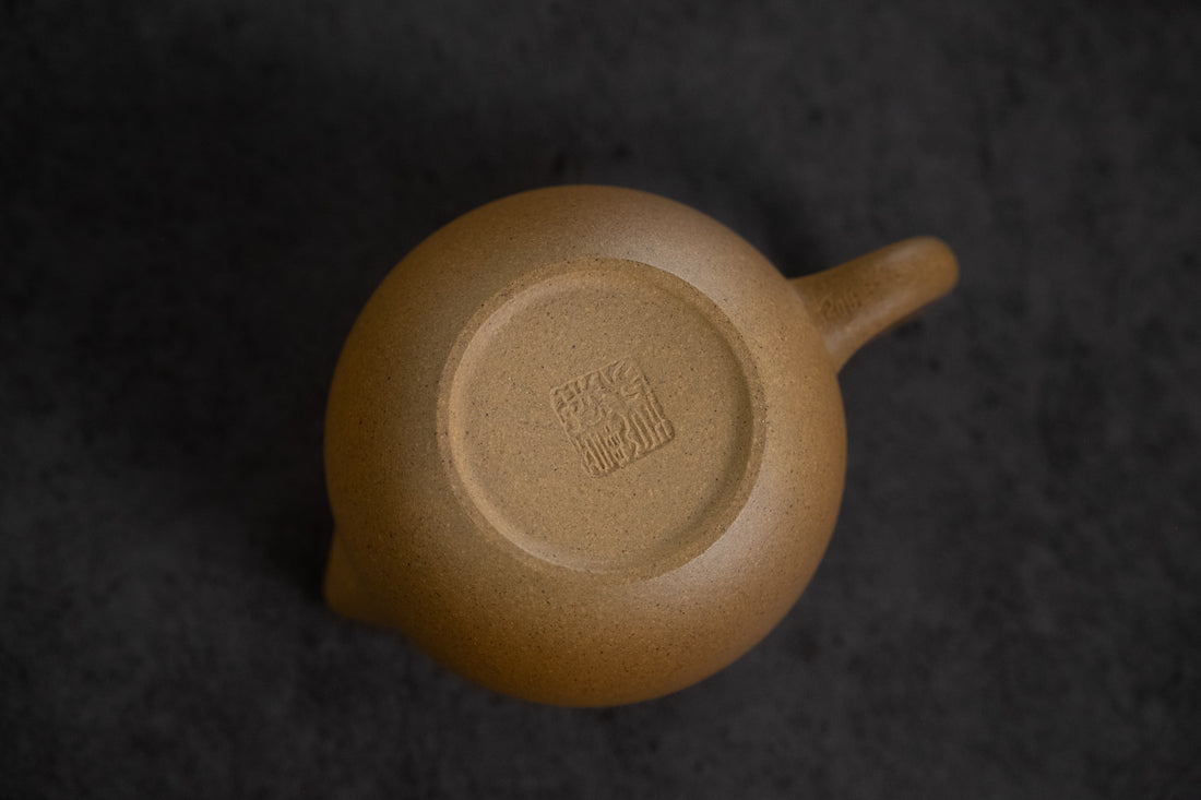 Handcrafted Yixing Teapot – Huángjīn Duàn